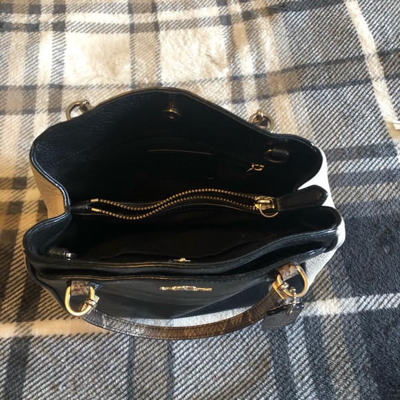 Simple and classic Coach bag - Picture 3 of 5